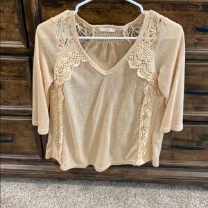 Cute peach colored 3/4 sleeve top.